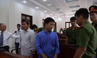 Hai bị cáo tại phiên tòa