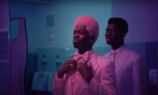 Lil Nas X hóa "thiên thần hộ mệnh" dẫn lối phiên bản quá khứ của mình vượt qua tăm tối 