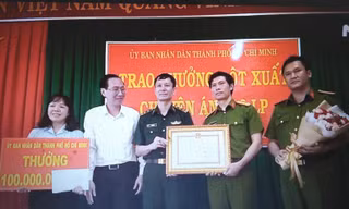 Khen thưởng Ban chuyên án triệt phá đường dây ma túy xuyên quốc gia