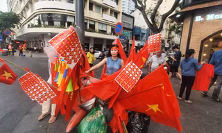 Người Sài Gòn đổ xô ra đường cổ vũ đội bóng đá U22 Việt Nam