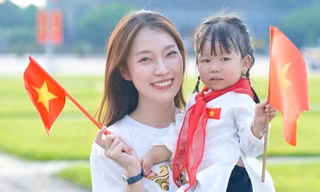 Trào lưu chụp ảnh với quốc kỳ, hát quốc ca dịp Quốc khánh 2/9