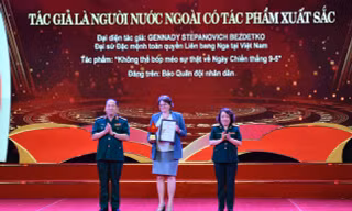Đại sứ Liên bang Nga được trao giải 'Bảo vệ nền tảng tư tưởng của Đảng' 