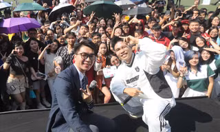 Rapper Phúc Du rủ khán giả 'bán bánh mì' ở Ngày Thẻ Việt Nam 2024 - Sóng Festival
