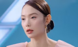 Phía sau biểu cảm đứng hình của Hà Hồ khi nghe nhắc tên Minh Hằng