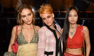 Jennie (BlackPink) 'đọ sắc' với con gái Johnny Depp và Kristen Stewart
