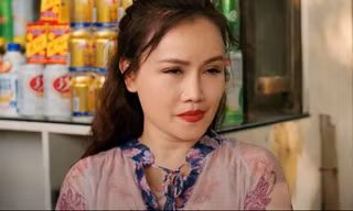 'Làng trong phố' tập 23: Cô bán nước (Hoàng Yến) thực chất là tú bà