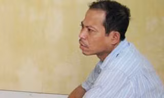 Lừa bắt phụ nữ bán rau về nhà hãm hiếp