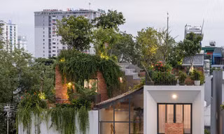 Kỳ lạ ngôi nhà dùng cả công viên làm mái