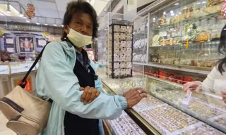 Được khán giả cho nhiều tiền, ca sĩ Kim Ngân lần đầu đòi đi mua vàng và đến phòng thu âm