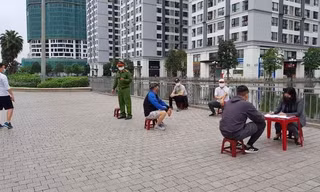 Đi dạo ở sân hay sảnh chung cư trong mùa dịch có bị phạt?