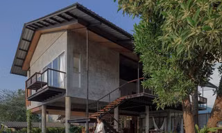 Lạ mắt với mẫu nhà sàn mái tôn mang phong cách hiện đại