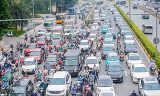 Hà Nội: Đường 10 làn xe nhưng thường xuyên ùn tắc