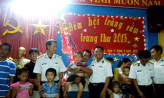 Đêm hội trăng rằm ở đảo Song Tử Tây
