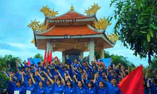 Tuổi trẻ Đắk Lắk mang niềm vui về buôn làng