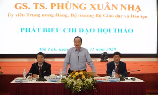 Bộ trưởng Phùng Xuân Nhạ phát biểu tại hội thảo