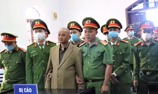 Bị cáo Minh nghe tuyên án