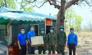 Các đơn vị thăm, động viên các bộ chiến sỹ tại chốt kiểm dịch COVID -19