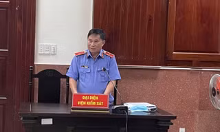 Kiểm sát viên cao cấp Nguyễn Mậu Hưng - Đại diện Viện KSND cấp cao tại TPHCM đã đề nghị hủy toàn bộ bản án sơ thẩm.