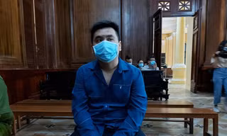 Bị cáo Nguyễn Trần Hoàng Phong tại phiên tòa sáng nay.