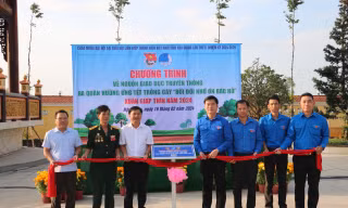 Tuổi trẻ Hậu Giang về nguồn, hưởng ứng Tết trồng cây