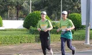 Tiếp tục thông điệp 'chống biến đổi khí hậu' tại giải chạy lớn nhất miền Tây