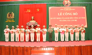 40 cán bộ Công an tỉnh Vĩnh Long nghỉ hưu trước tuổi