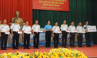 Chúc Tết cán bộ, chiến sĩ, nhân dân vùng biển, đảo Tây Nam Tổ quốc