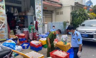 Phát hiện hộ kinh doanh chứa hơn 2 tạ cá hồi, bào ngư, bắp bò... không rõ nguồn gốc