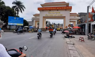  Tặng bằng khen cho người dân tiêu biểu trong bồi thường, hỗ trợ, tái định cư