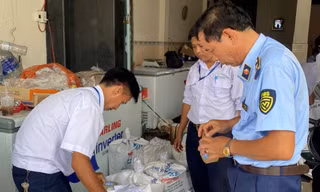 Cần Thơ: Phát hiện hơn 1 tấn đùi gà Mỹ, đùi lợn hết hạn sử dụng
