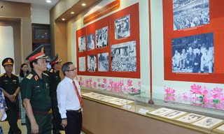 Triển lãm nhiều hình ảnh, tư liệu quý về Chủ tịch Hồ Chí Minh