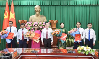 Trao quyết định của Ban Thường vụ Tỉnh ủy Trà Vinh về công tác cán bộ