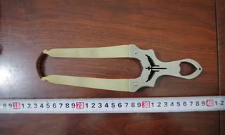 Đi bắn chuột, bắn vỡ kính xe khách... cho vui