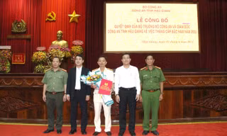 Giám đốc Công an Hậu Giang được thăng cấp bậc hàm lên đại tá 