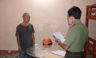 Bắt hai đối tượng tàng trữ, mua bán trái phép vũ khí quân dụng