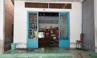 Đối tượng ngáo đá đập phá tài sản, cầm hung khí cố thủ 