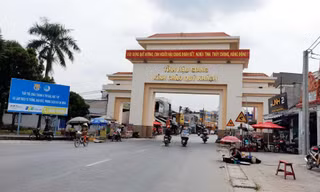 Hậu Giang phát phiếu đi chợ cho người dân 'vùng cam, vùng đỏ'