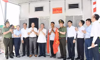Bộ Công an bàn giao 1.300 căn nhà tặng hộ nghèo ở Trà Vinh