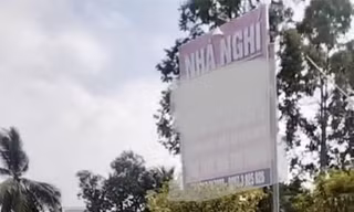 Nữ phó chánh văn phòng sở bị phát hiện ở chung phòng nhà nghỉ với chồng người khác