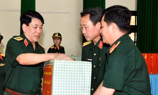 Đại tướng Lương Cường thăm, tặng quà Tết tại Trà Vinh
