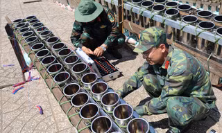 Bên trong trận địa pháo hoa tầm cao ở Cần Thơ trước giờ khai hỏa