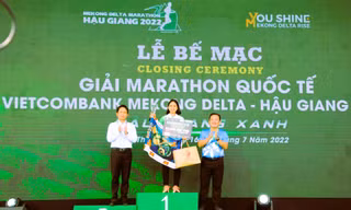 Nữ vận động viên lập kỷ lục mới tại giải Mekong Delta Marathon Hậu Giang