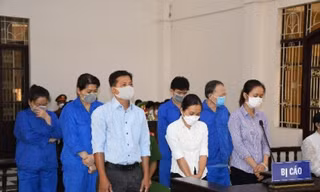 Cựu trưởng phòng LĐ-TBXH cùng thuộc cấp lĩnh án vì tham ô tài sản