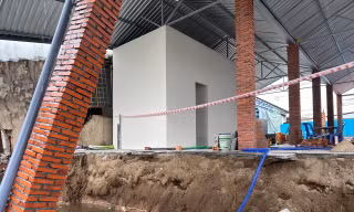 Bờ sông ở Cần Thơ có thể sạt lở thêm sau khi đã kéo sập 10 căn nhà