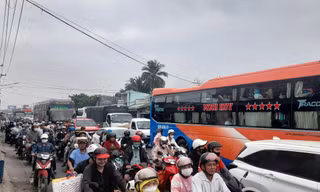 Quốc lộ về Hậu Giang đông nghẹt sáng 29 tháng Chạp