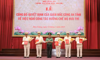 5 lãnh đạo cấp phòng Công an Hậu Giang nghỉ hưu trước tuổi