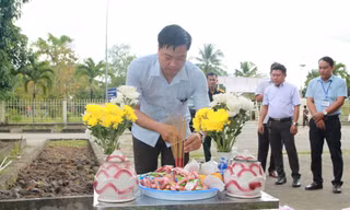 Phát hiện hai bộ hài cốt liệt sĩ trong lúc sửa chữa trụ sở ủy ban xã
