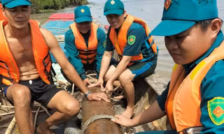 Đi đánh cá, phát hiện quả bom gần 340 kg còn nguyên ngòi nổ