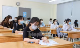TS. Hoàng Ngọc Vinh: Cần bỏ 'phao cứu sinh' trong xét tốt nghiệp ngay lập tức