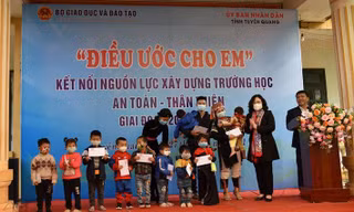 'Điều ước cho em' đến với học sinh, giáo viên tỉnh Tuyên Quang